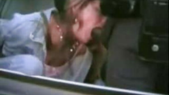 زن آبنوس در حال گرفتن بیدمشک تنگ خود توسط داستان سکسی مادرزن یک شخص سفید لیسیده است